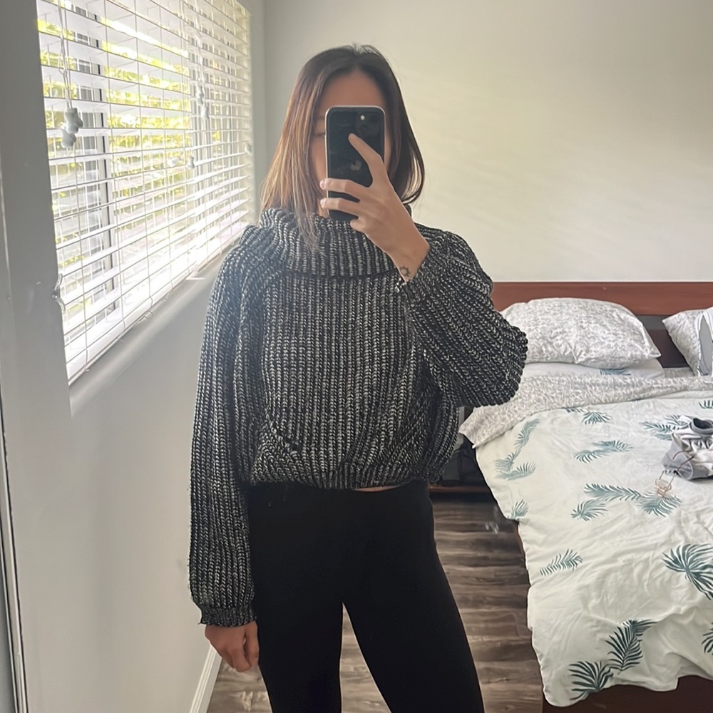 CROP KNIT TURTLENECK TOP